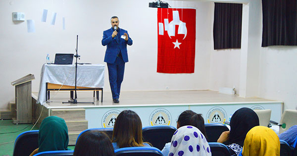 â€˜Başarıda Arkadaş Seçimiâ€™ konferansı