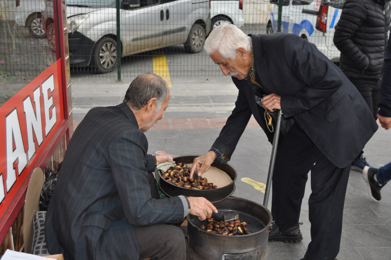 40 Yıllık Kestane Satıcısı, Eski Günleri Özlüyor