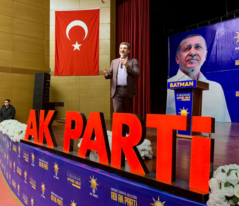 AK PARTİ, KONGRE ÖNCESİ BİR ARAYA GELDİ