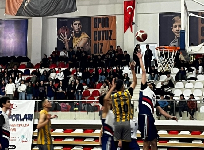 Basketbol’da Şampiyon Mehmet Akif Ersoy