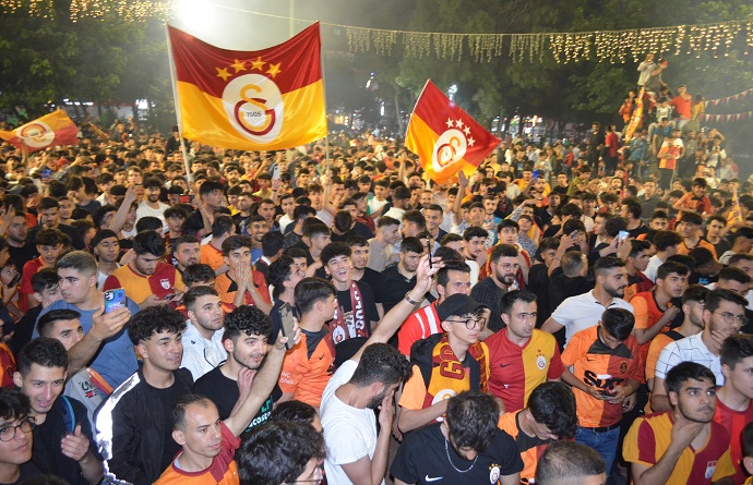 BATMAN'DA, GALATASARAY'IN ŞAMPİYONLUK GECESİ