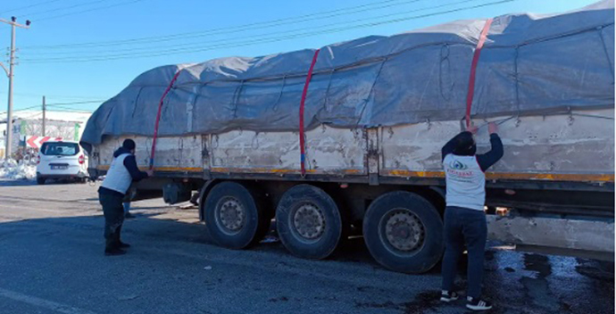 BATMAN'DAN DEPREM BÖLGELERİNE 2 TIR ODUN VE KÖMÜR GÖNDERİLİYOR