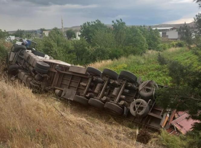 BATMANLI KAMYON SÜRÜCÜSÜ ÖLÜMDEN DÖNDÜ