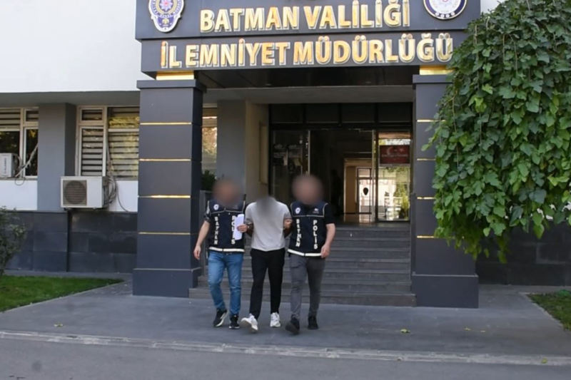 BİRÇOK SUÇTAN ARANAN ŞAHIS YAKALANDI