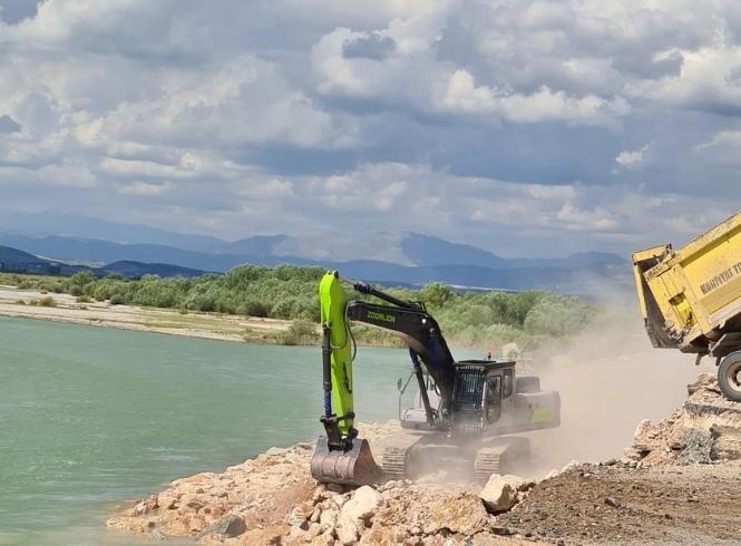 BOZULAN YOL ONARILIYOR