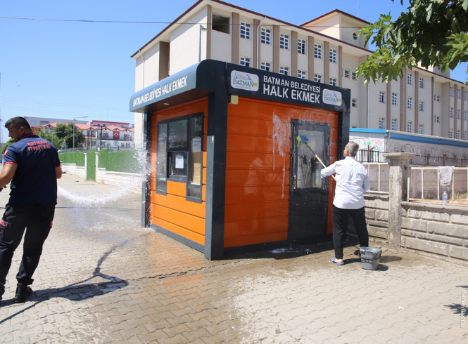 BÜFELERE DEZENFEKTE ÇALIŞMASI