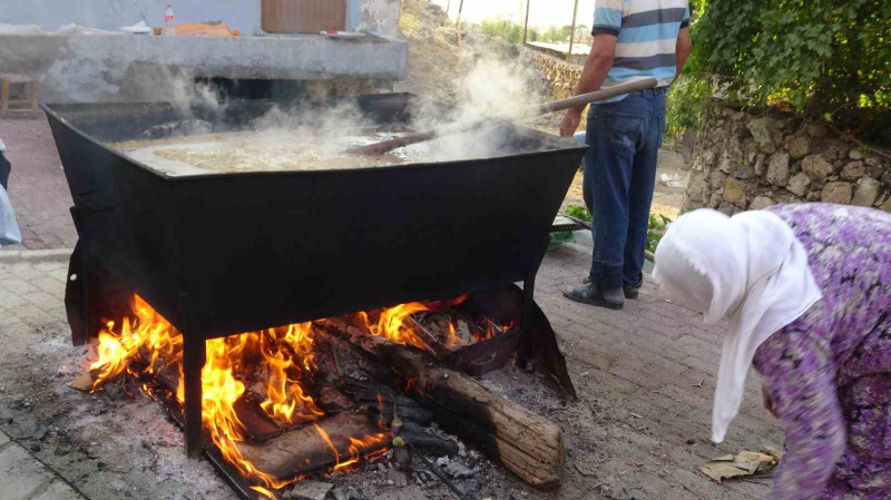 BULGUR İÇİN KAZANLAR KURULDU