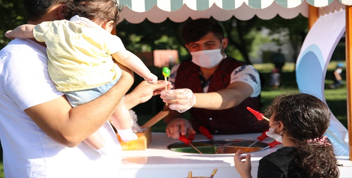 ÇOCUKLARA OSMANLI MACUNU DAĞITILDI