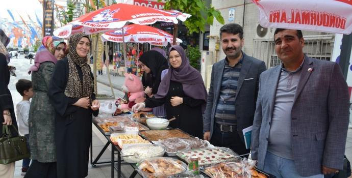 DEPREMZEDELER İÇİN KERMES DÜZENLENDİ