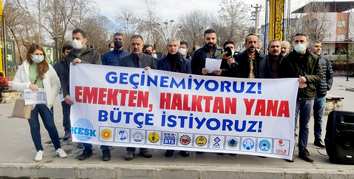 ‘Geçinemiyoruz’ deyip bordro yaktılar