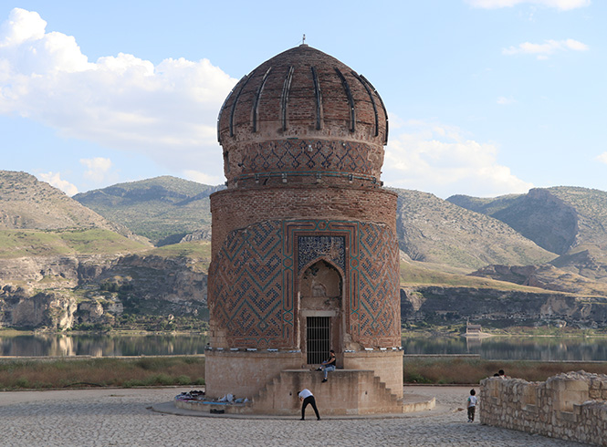 Hasankeyf'te Tarihi Eserler Gözler Önüne Seriliyor: