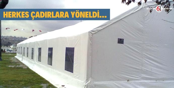 HERKES ÇADIRLARA YÖNELDİ…