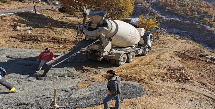 İLÇEDE YOLLAR GÜÇLENDİRİLİYOR