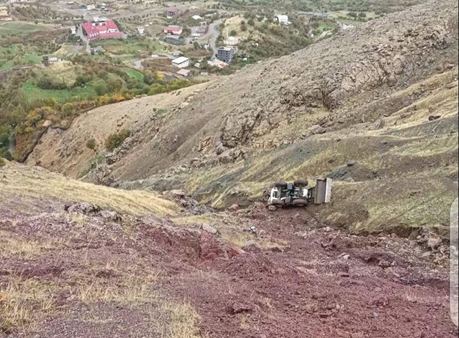 İş Makinası uçuruma düştü