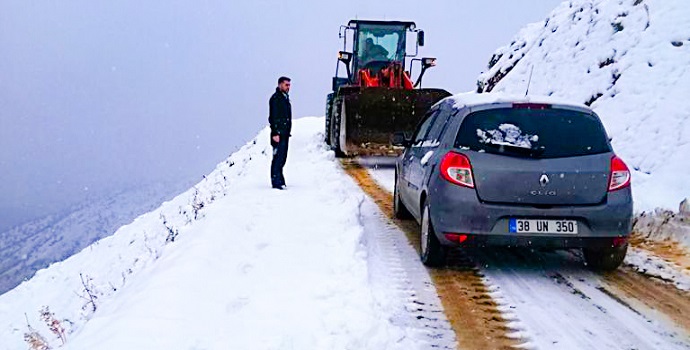 Kar temizlendi, yol açıldı