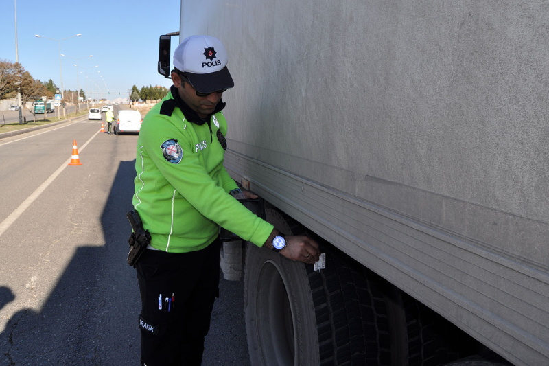 Kış Lastiği Denetimi Yapıldı, Sürücüler Uyarıldı