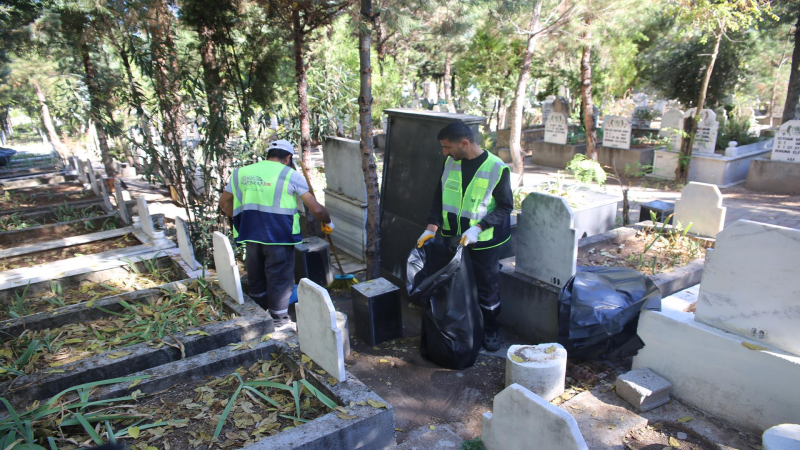 MEZARLIKLARDA KIŞ HAZIRLIKLARI BAŞLADI