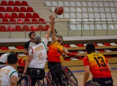 BASKETBOL TAKIMI AMED'İ DEVİRDİ