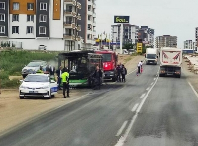 BELEDİYE HALK OTOBÜSÜ ALEV ALDI