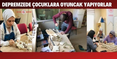 DEPREMZEDE ÇOCUKLARA OYUNCAK YAPIYORLAR