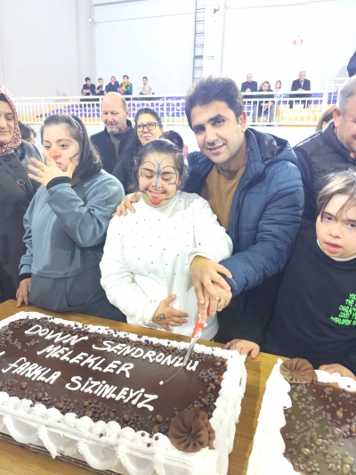 DOWN SENDROMLU MELEKLER İÇİN ÇOŞKU DOLU EĞLENCE