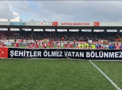 FUTBOLCULAR ŞEHİTLERİ UNUTMADI 