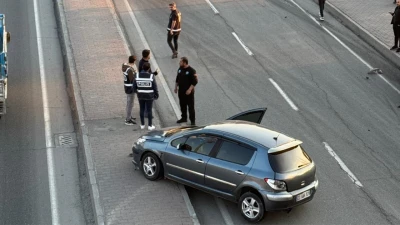 GÜLTEPE'DE MADDİ HASARLI KAZA