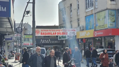 AFİŞLER YERİNİ ALMAYA BAŞLADI