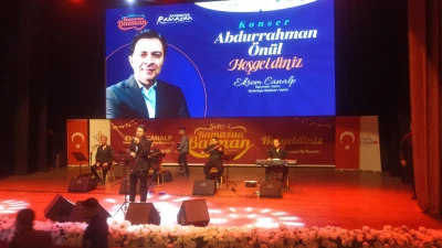 ABDURRAHMAN ÖNÜL KONSERİ DUYGULANDIRDI