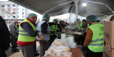 HAYIR SAHİPLERİNİN BAĞIŞLARI DEPREMZEDELERE AŞ OLUYOR