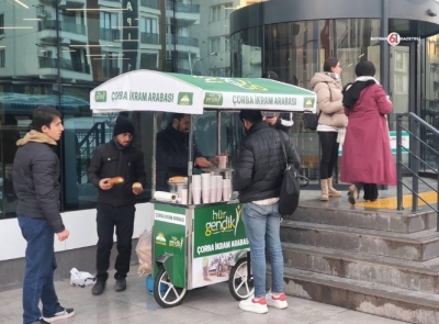 Hür Gençlik’ten öğrencilere sıcak çorba ikramı