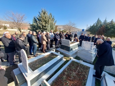 İş İnsanı Necat Nasıroğlu, Ölüm Yıldönümünde Mezarı Başında Anıldı