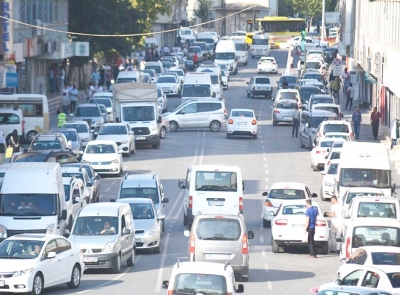 İşlek noktalarda park sorunu büyüyor