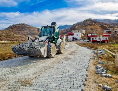 Kozluk'ta Köy Yolları Modernleşiyor