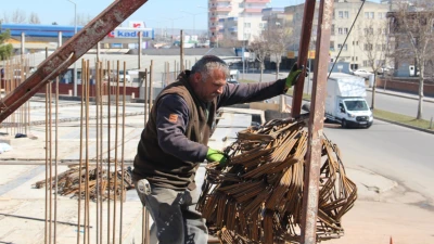 RAMAZAN'DA İNŞAAT İŞÇİLERİNİN ZORLU MESAİSİ