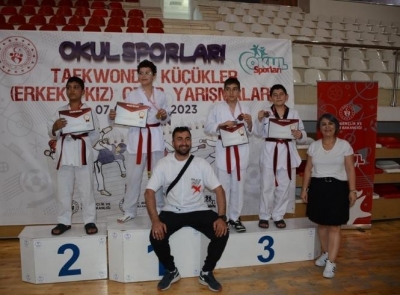 TAEKWONDO KÜÇÜKLER GRUP MÜSABAKALARI SONA ERDİ