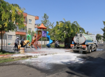 Temizlik Ekipleri Bağlar Mahallesi’ndeydi