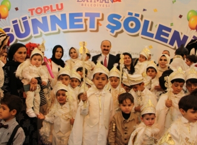 TOPLU SÜNNET ŞÖLENİ RENKLİ GEÇTİ