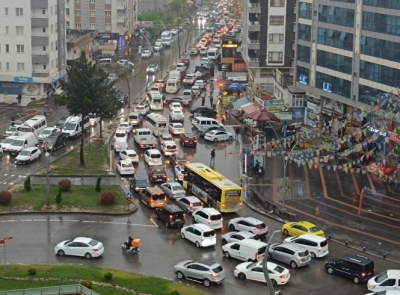 TRAFİK DURDU, VATANDAŞ PERİŞAN OLDU 