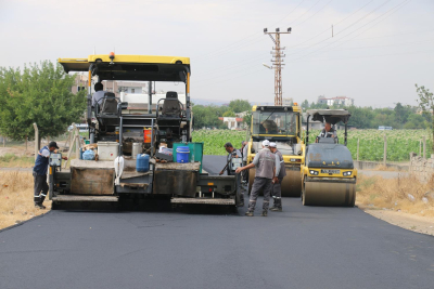 ÜÇ MAHALLENİN YOLU YENİLENİYOR