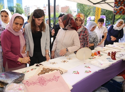 Üreten Kadınlar El Emeği Ürünlerini Sergiledi