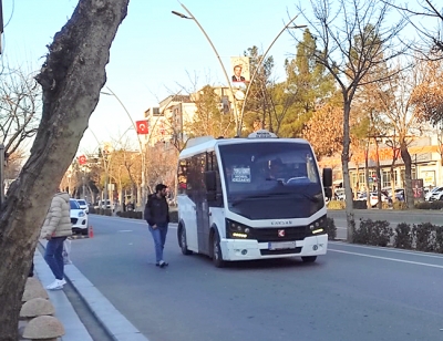 VATANDAŞLAR MİNİBÜS ÜCRETLERİNE YAPILAN ZAMMA TEPKİLİ