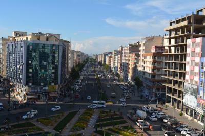 YOLLAR GAZZE NEDENİYLE TRAFİĞE KAPATILIYOR