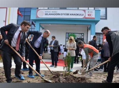 YÜZÜNCÜ YILA 100 FİDAN