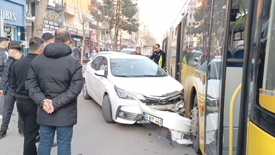 Otobüs ve Otomobil Çarpışması